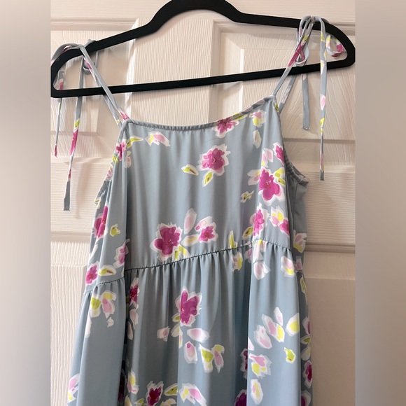 Brand NEW printed light blue midi dress with tags attached. - Picture 1 of 4